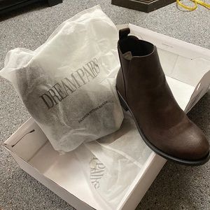 Dream pairs shoes. Size 7.5. Brown Isabella style. Too big.